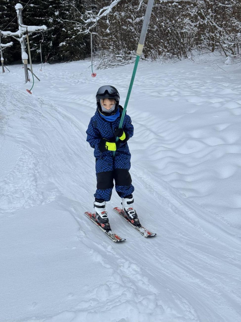 Den plný lyžování