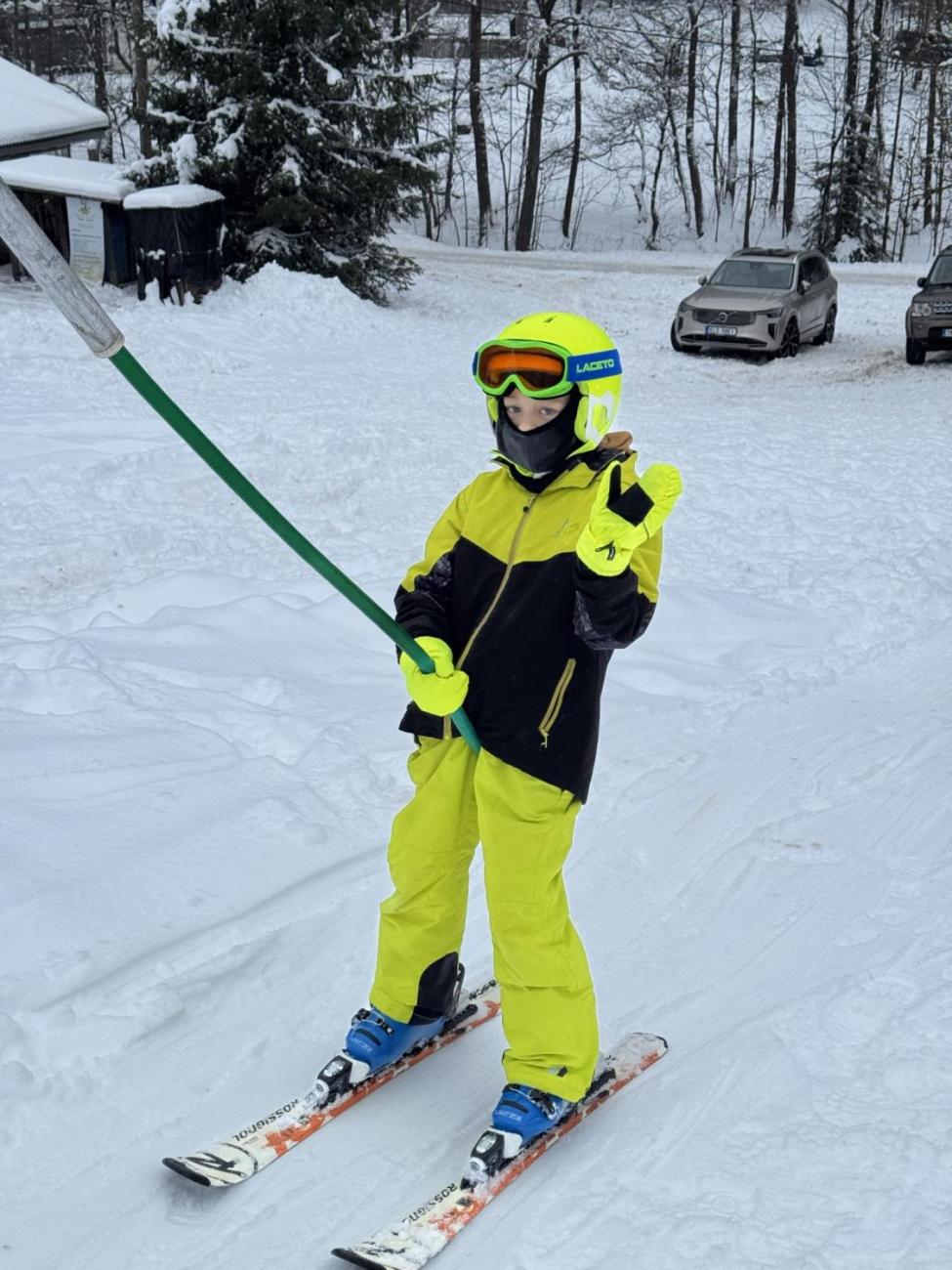 Den plný lyžování