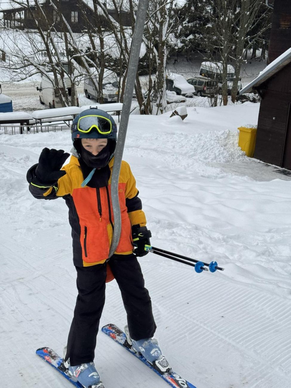 Den plný lyžování