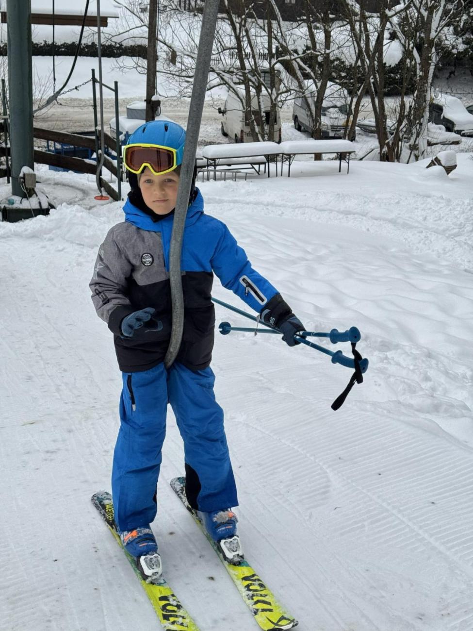 Den plný lyžování