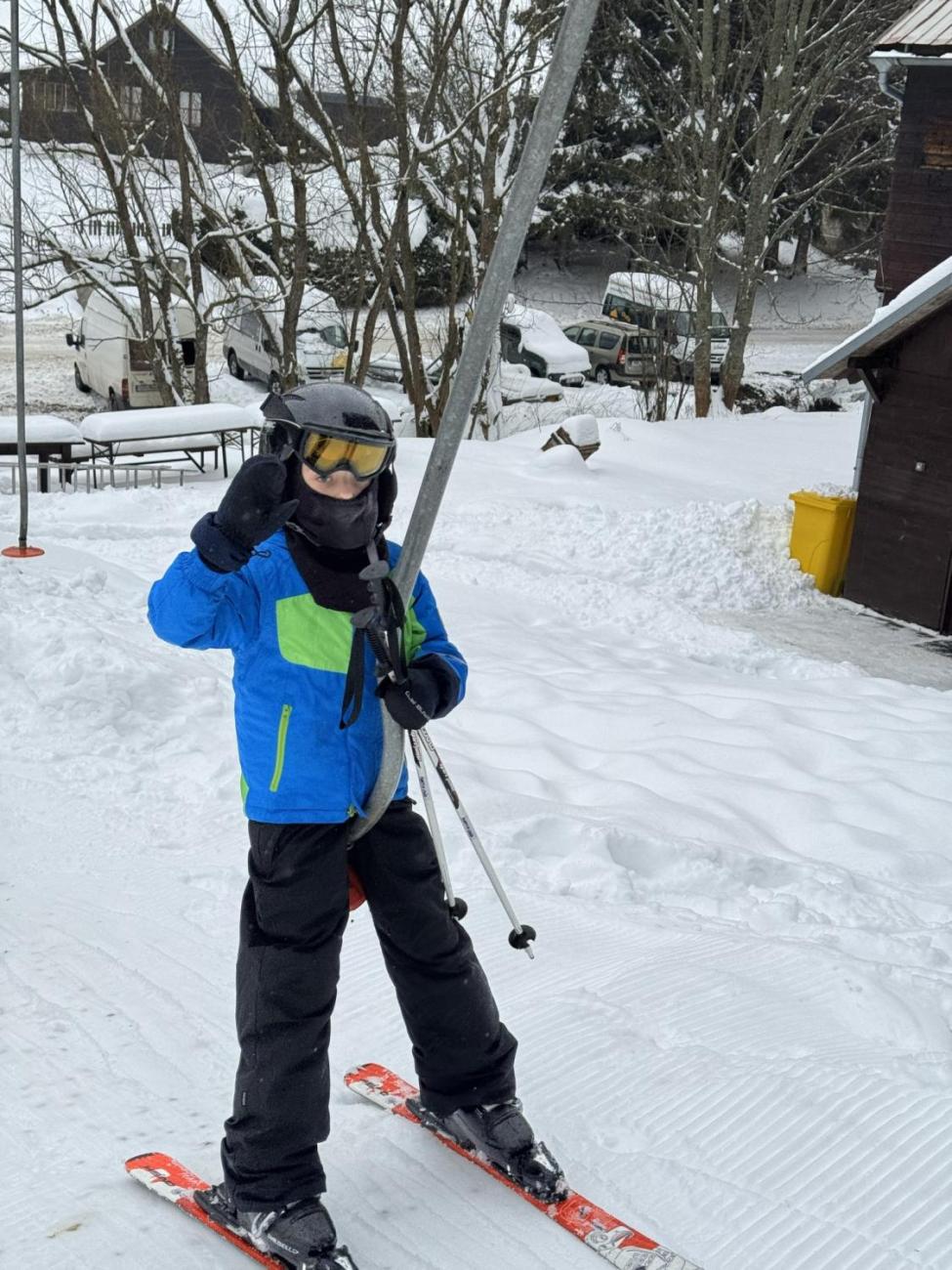 Den plný lyžování