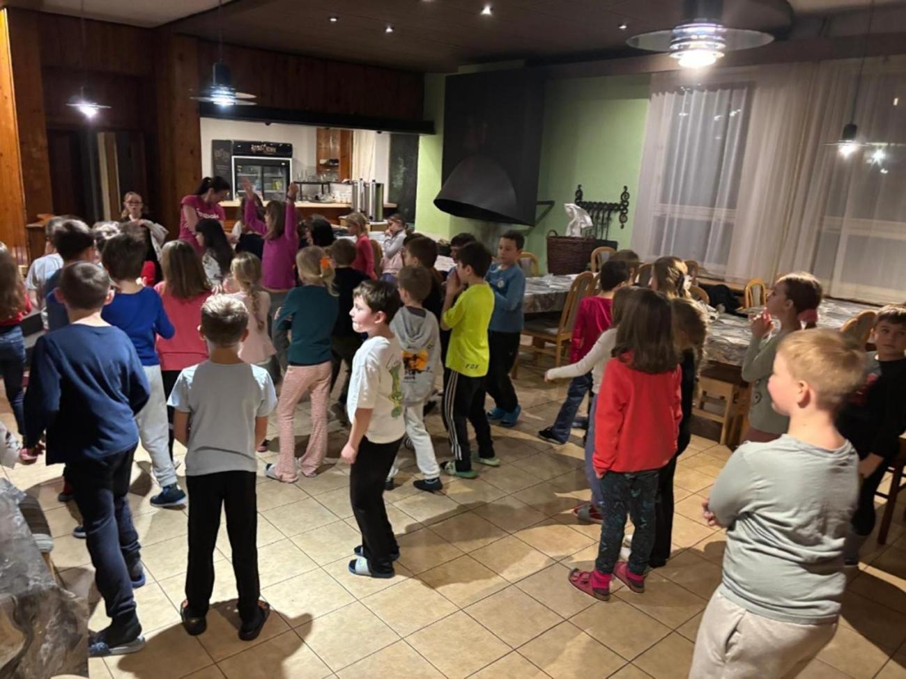 Den plný lyžování