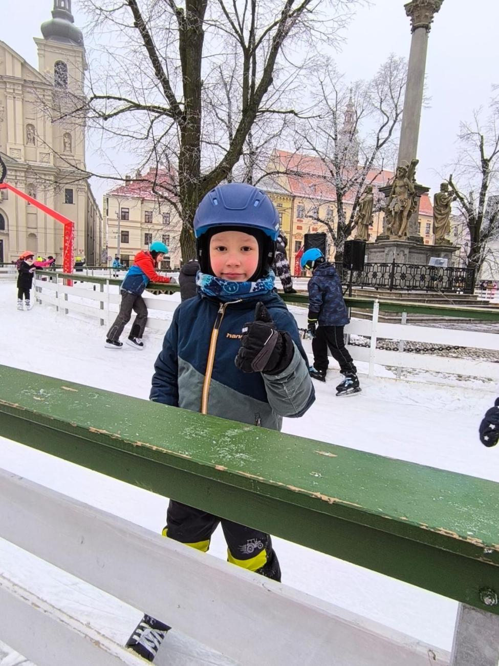 Hodina tělesné výchovy na bruslích 1.A