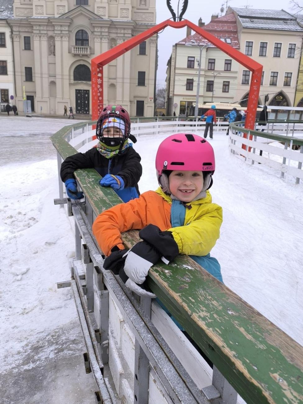 Hodina tělesné výchovy na bruslích 1.A