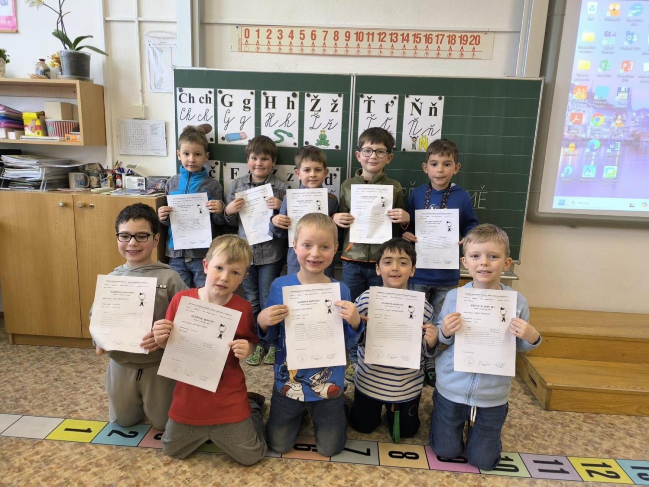 První vysvědčení dětí z 1.A