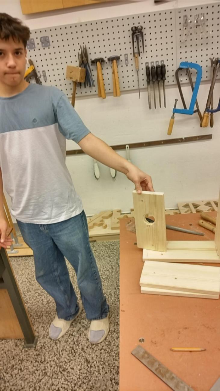 Vyrábíme krmítka i ptačí budky