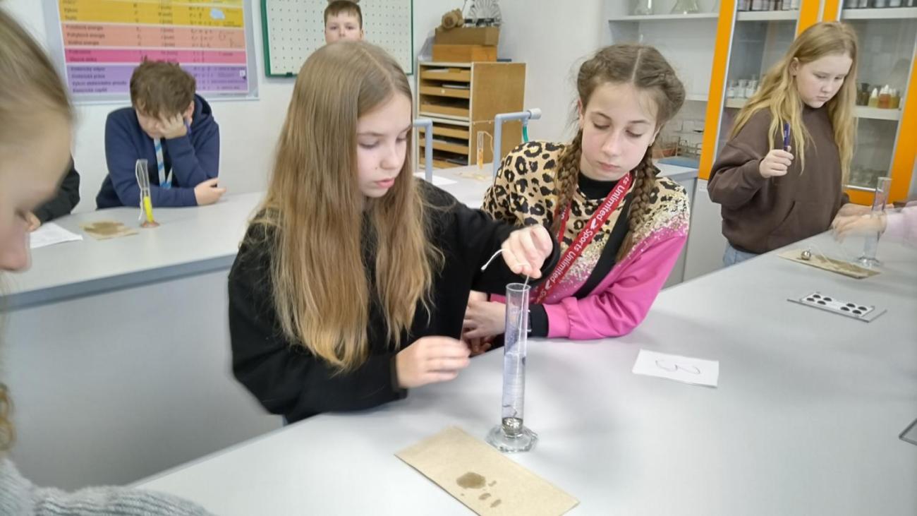 Praktická měření objemu – fyzika, 6. roč.