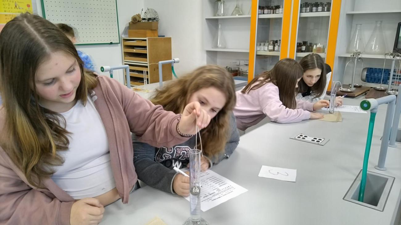 Praktická měření objemu – fyzika, 6. roč.