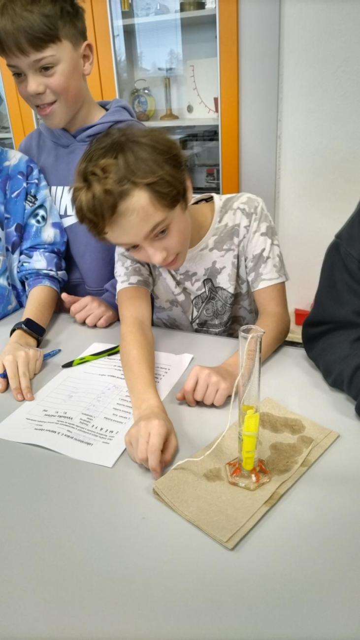 Praktická měření objemu – fyzika, 6. roč.