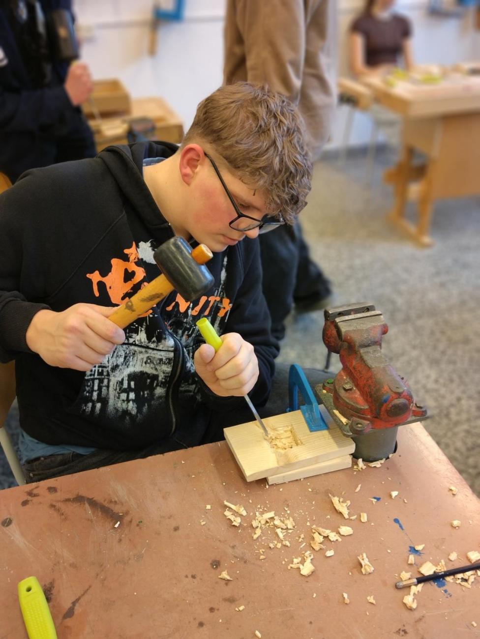 PRÁCE S DŘEVEM – DLABÁNÍ A ZHOTOVENÍ VLASTNÍHO VÝROBKU