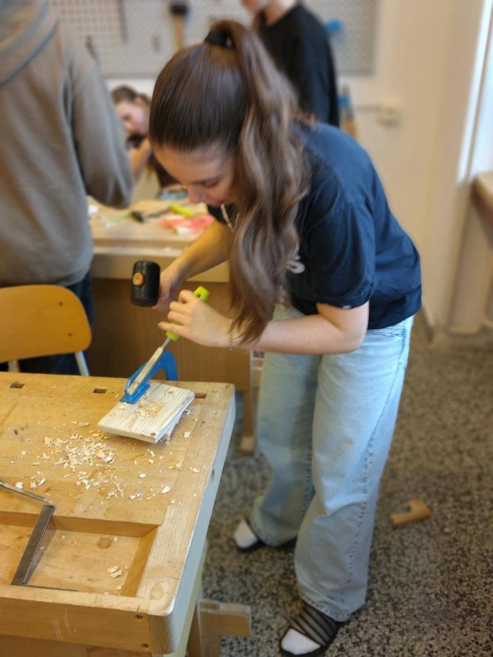 PRÁCE S DŘEVEM – DLABÁNÍ A ZHOTOVENÍ VLASTNÍHO VÝROBKU