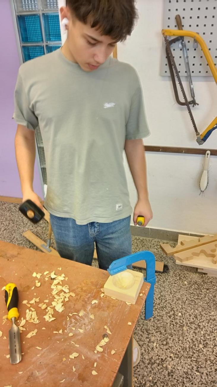 PRÁCE S DŘEVEM – DLABÁNÍ A ZHOTOVENÍ VLASTNÍHO VÝROBKU