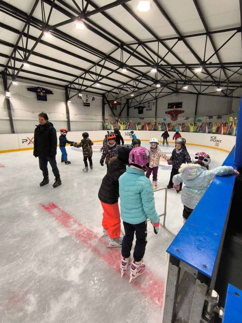 Bruslení 1.A na zimním stadionu ICE POINT 112