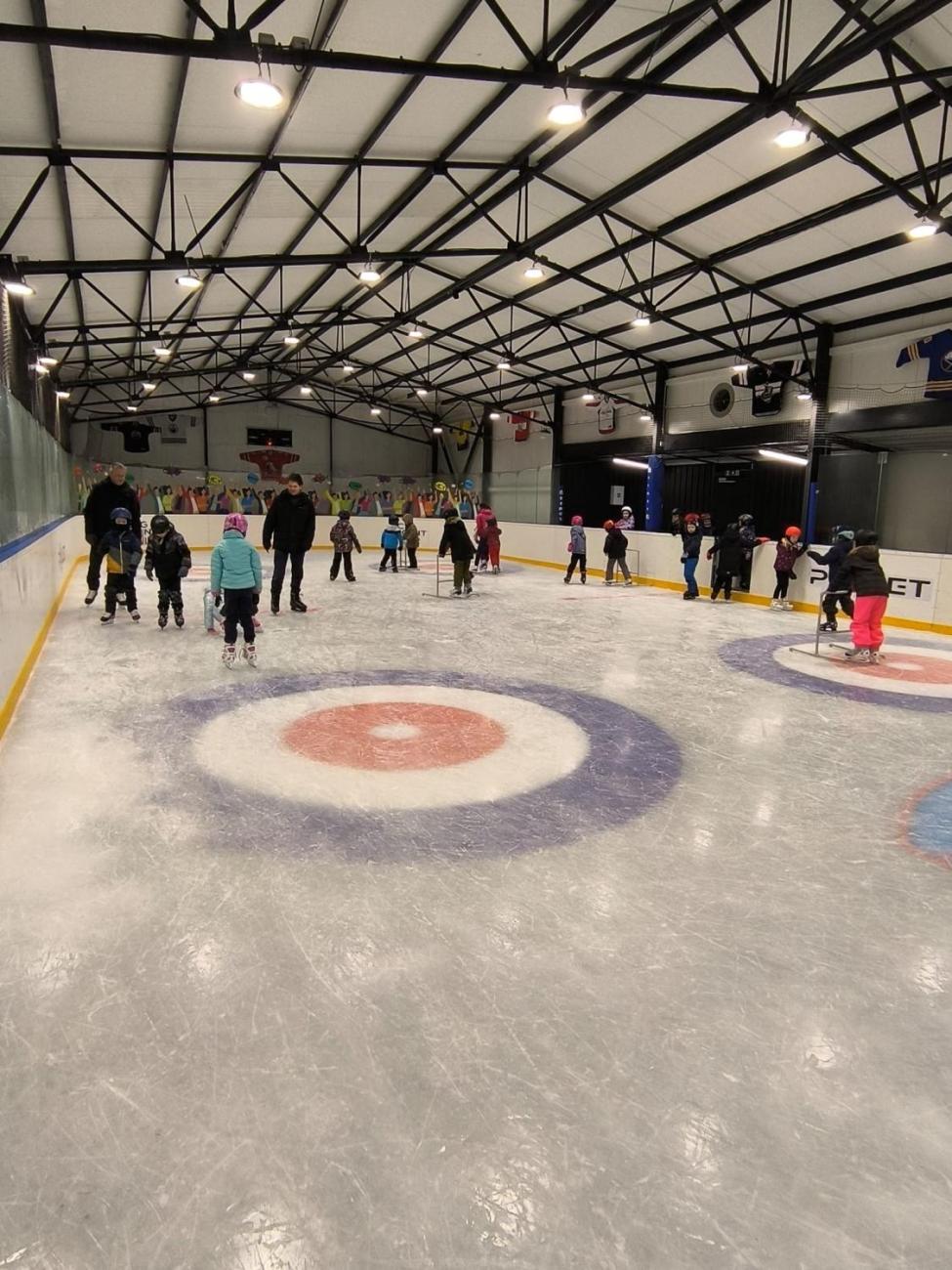 Bruslení 1.A na zimním stadionu ICE POINT 112