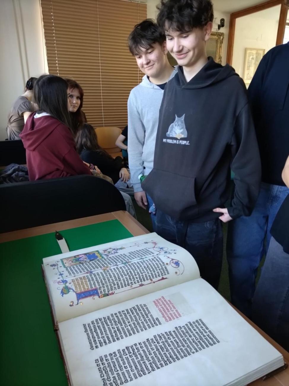 HUMANITNÍ SEMINÁŘ V ARCHIVU