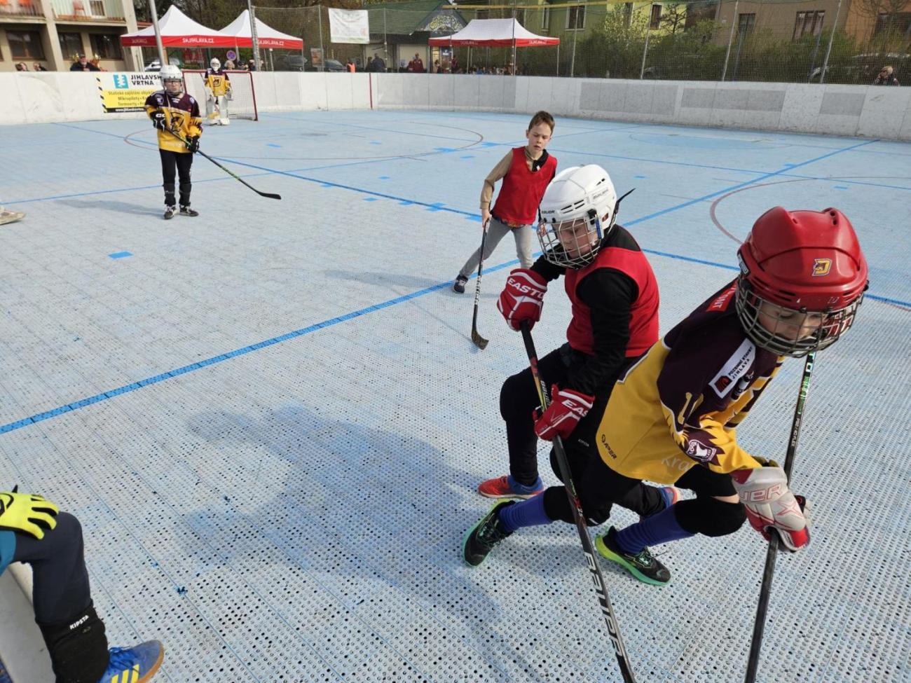 Hokejbalem proti drogám