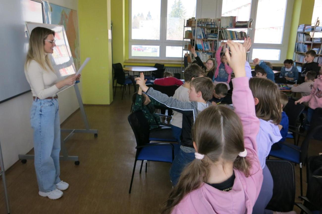 Beseda se spisovatelkou a ilustrátorkou Nelou Gálikovou 