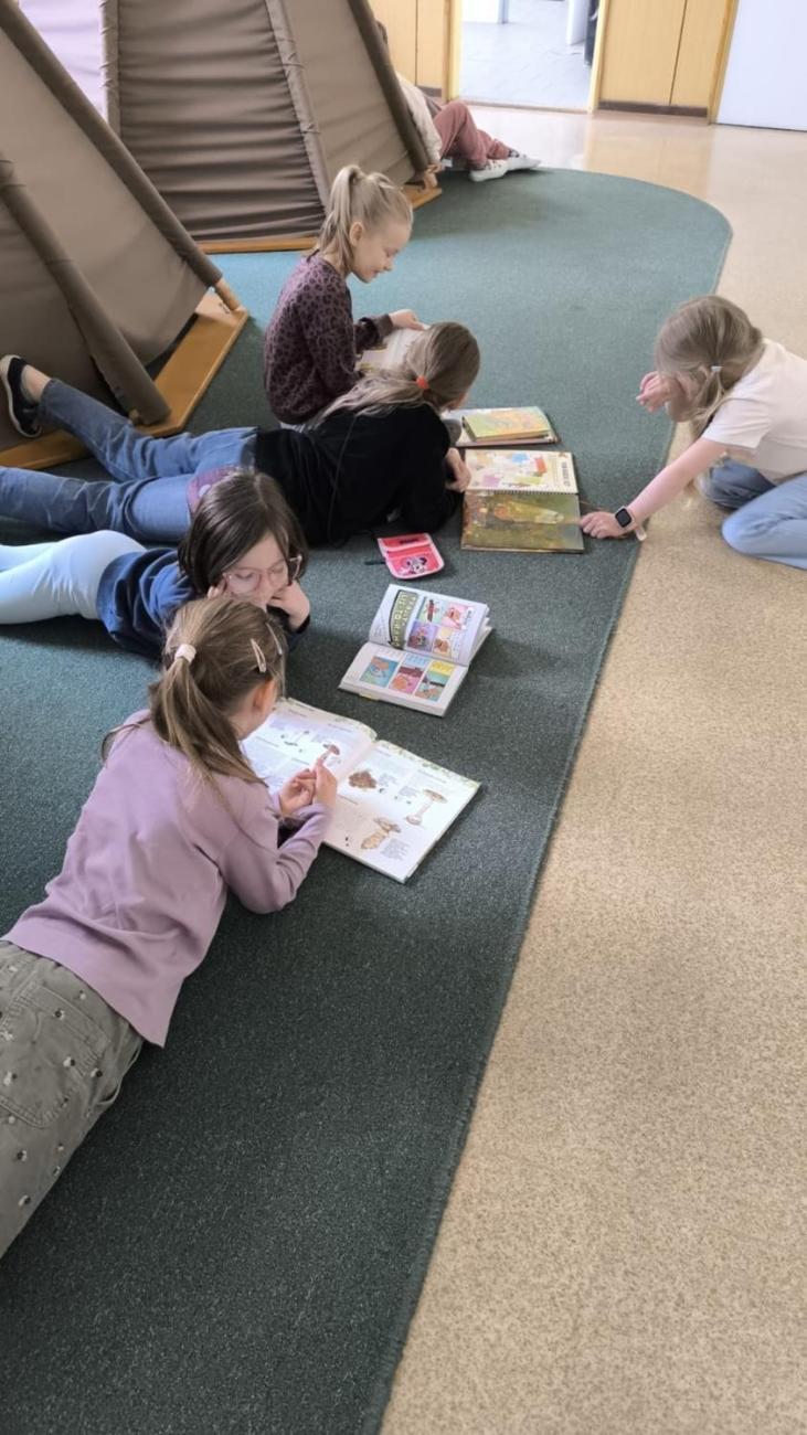 První návštěva knihovny  1.A