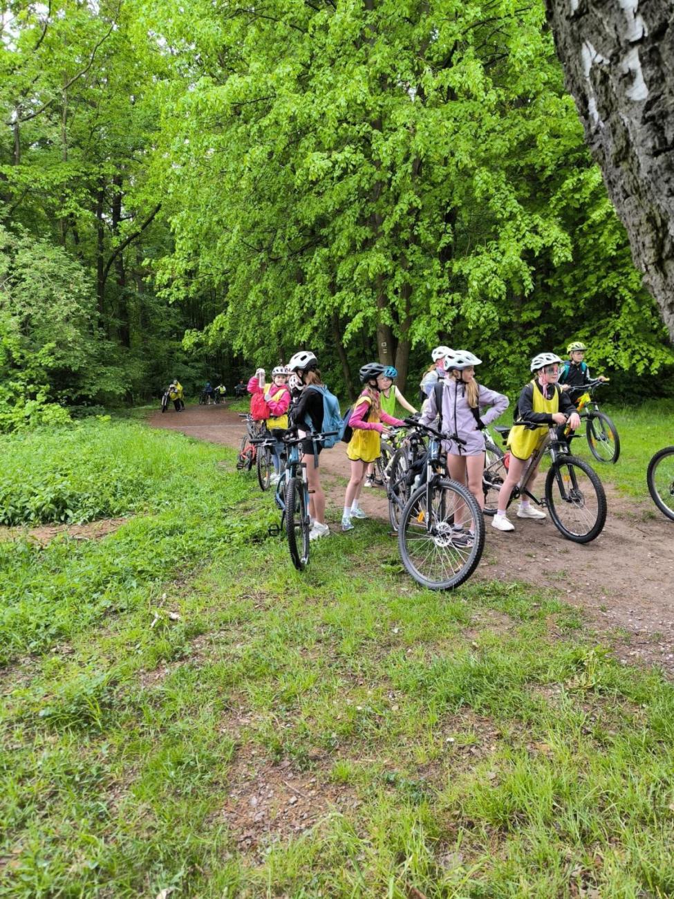 2. den cykloturistického kurzu 6.C – Javořice, Míchova skála a dobrodružství v Telči