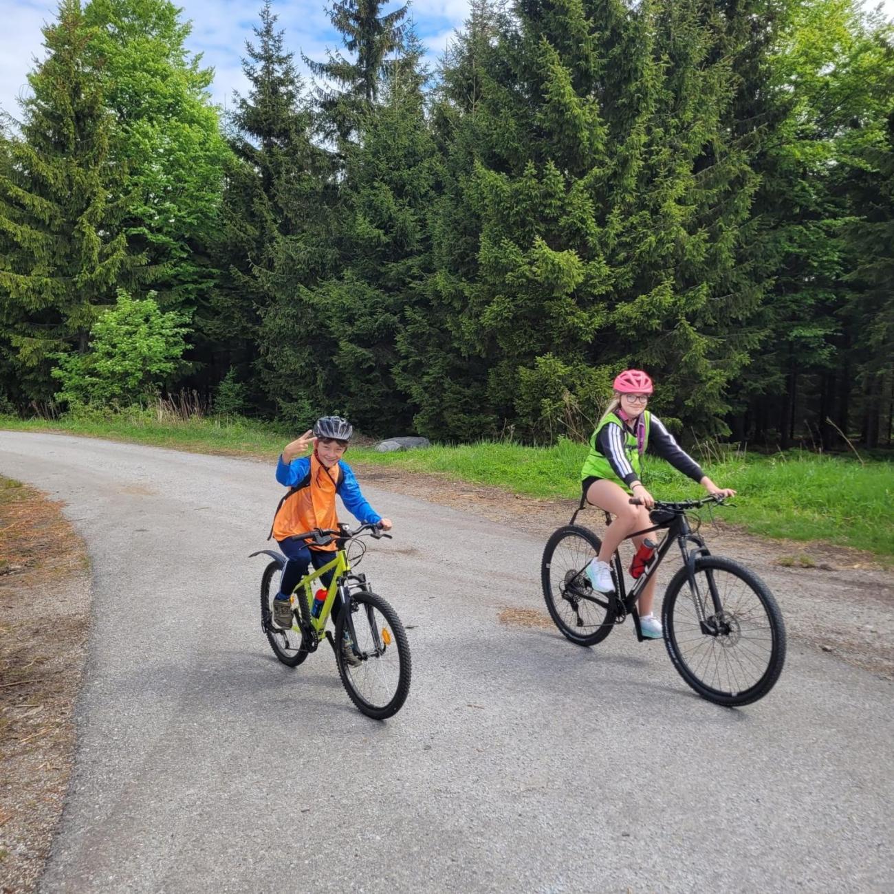 2. den cykloturistického kurzu 6.C – Javořice, Míchova skála a dobrodružství v Telči