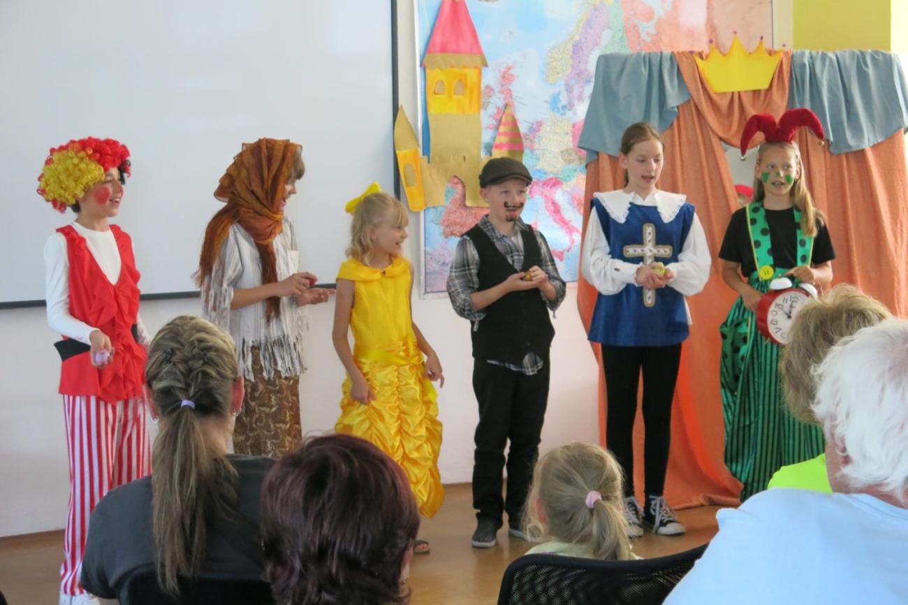 Divadelní představení dramatického kroužku „Tik Ťak a hodiny času“