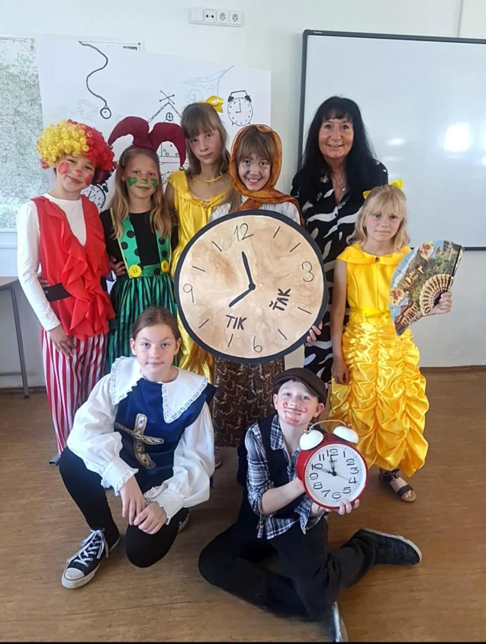 Divadelní představení dramatického kroužku „Tik Ťak a hodiny času“
