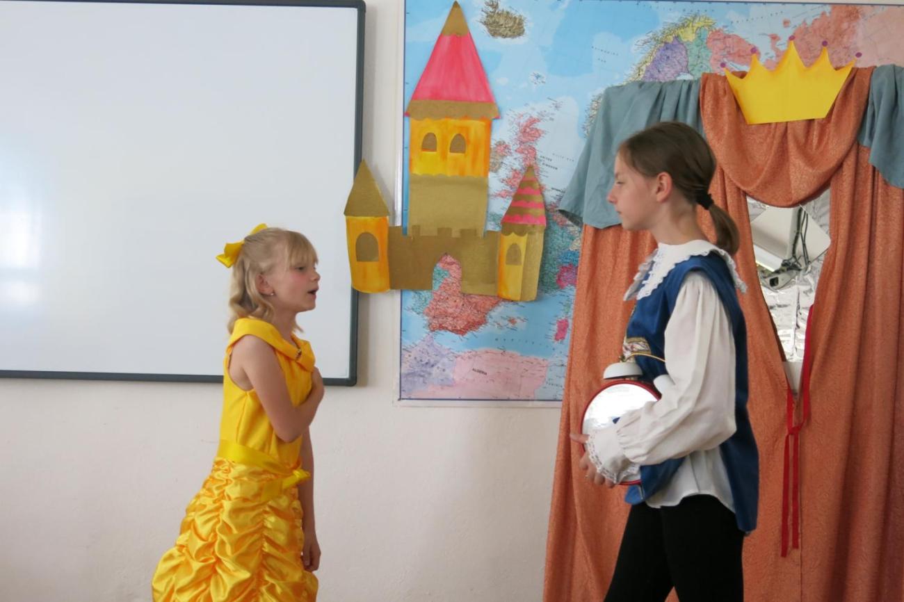 Divadelní představení dramatického kroužku „Tik Ťak a hodiny času“