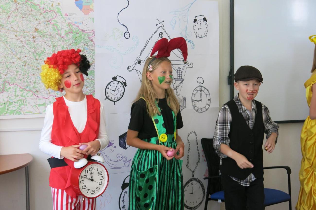 Divadelní představení dramatického kroužku „Tik Ťak a hodiny času“