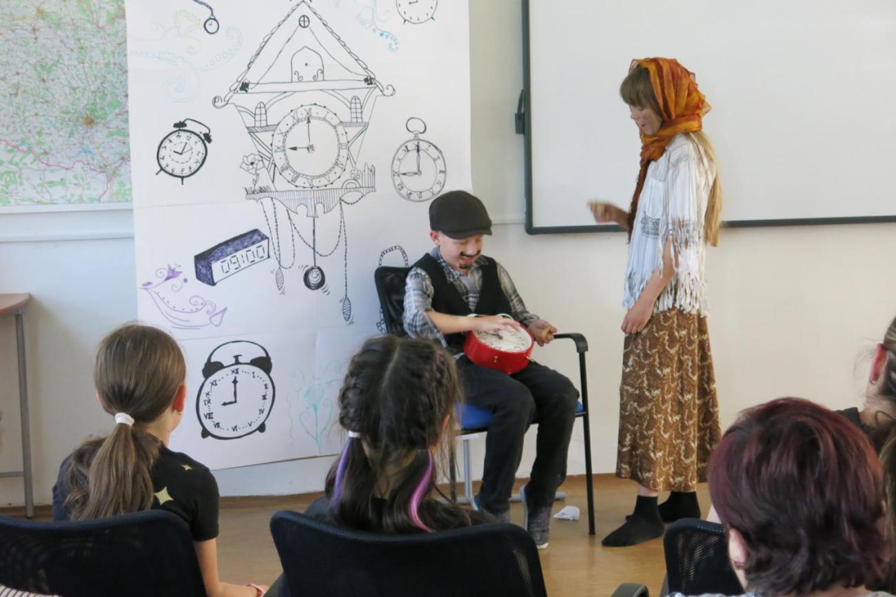 Divadelní představení dramatického kroužku „Tik Ťak a hodiny času“