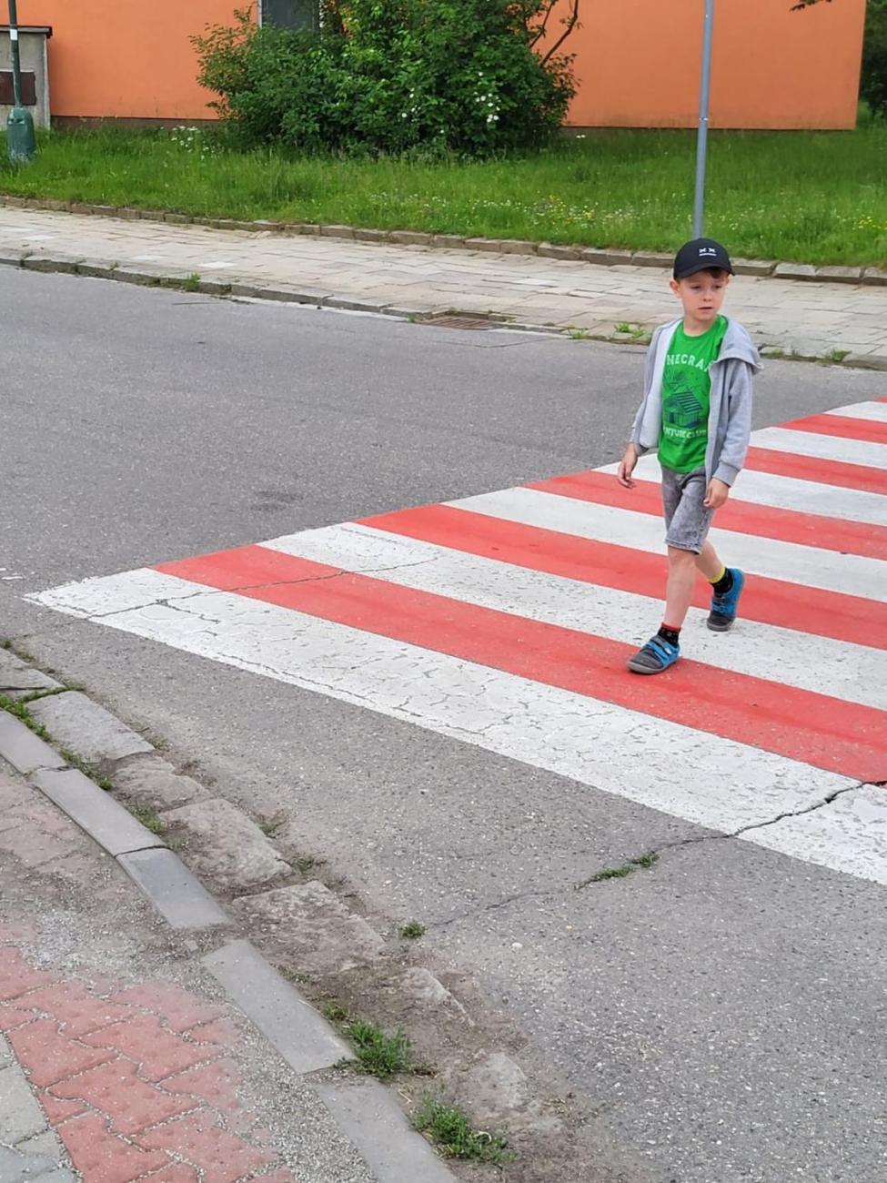 Bezpečné přecházení přes přechod  1.B