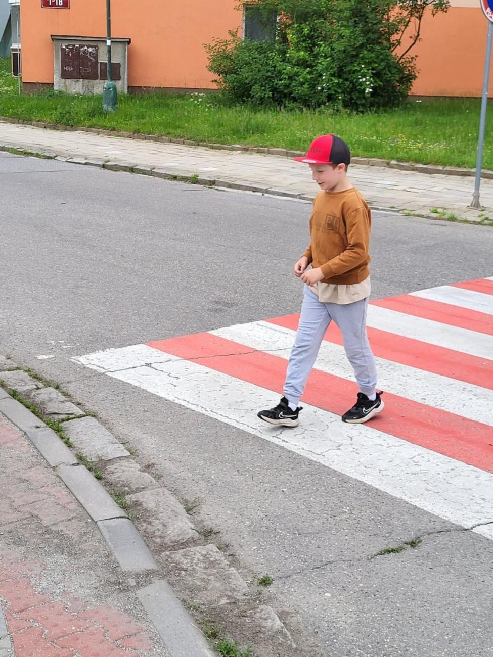 Bezpečné přecházení přes přechod  1.B