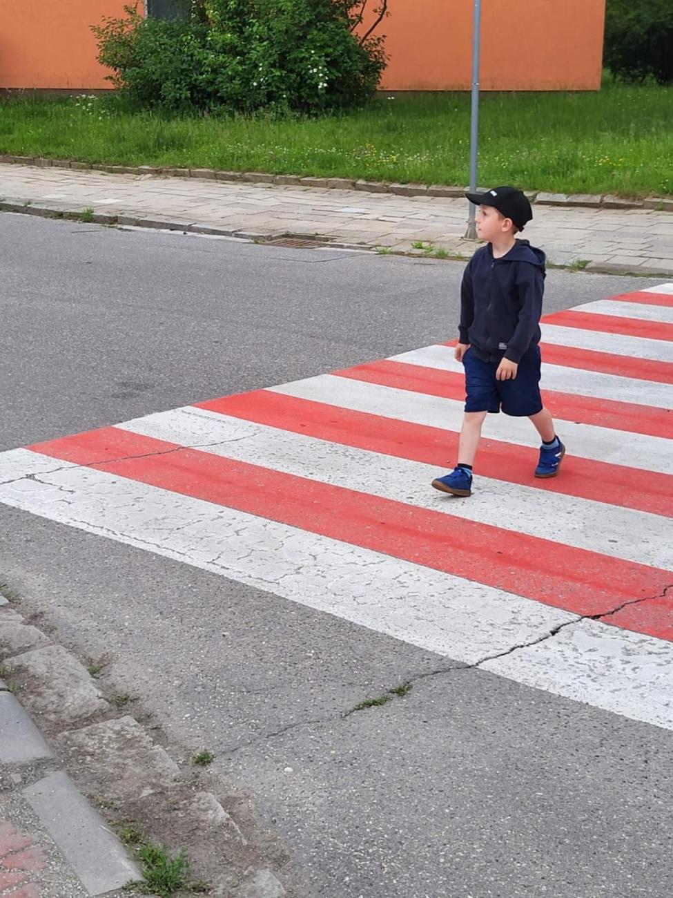 Bezpečné přecházení přes přechod  1.B