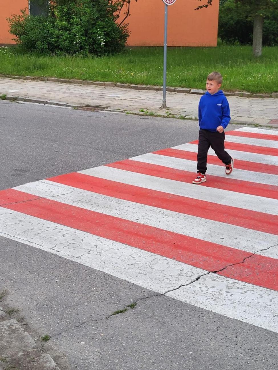 Bezpečné přecházení přes přechod  1.B