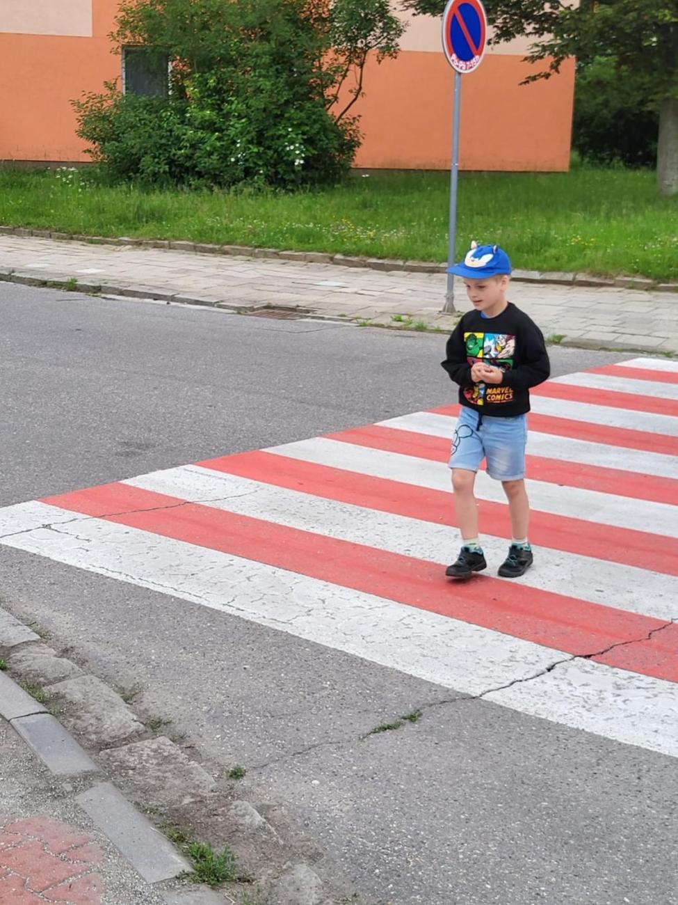 Bezpečné přecházení přes přechod  1.B